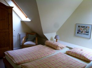 Elternschlafzimmer Doppelbett m. verstellbaren Lattenrosten